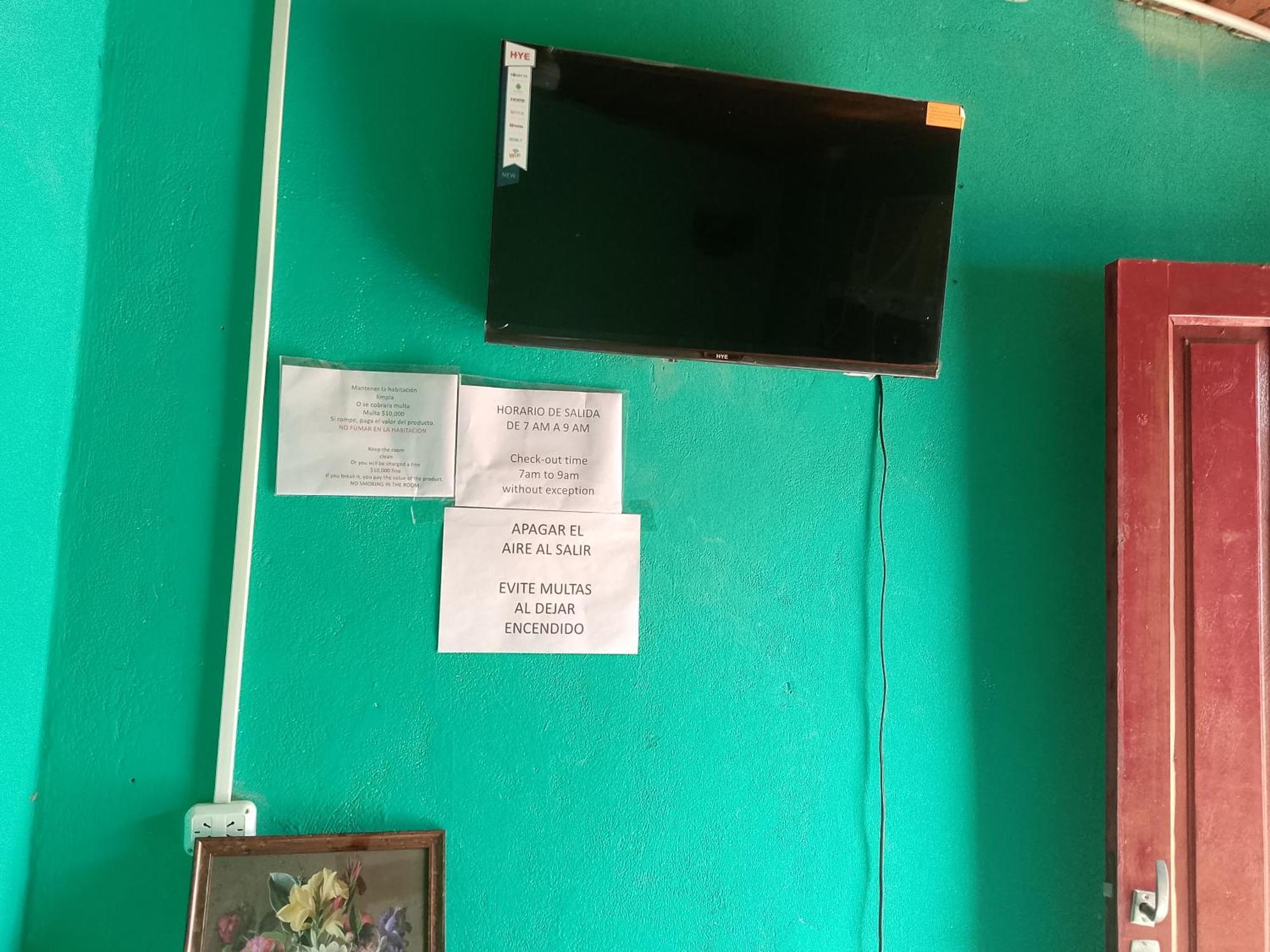 Hostel Loli Puerto Iguazu Exterior photo